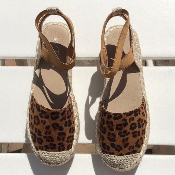$ FIRM 🌷Leopard Espadrille Sandals - Picture 4 of 6